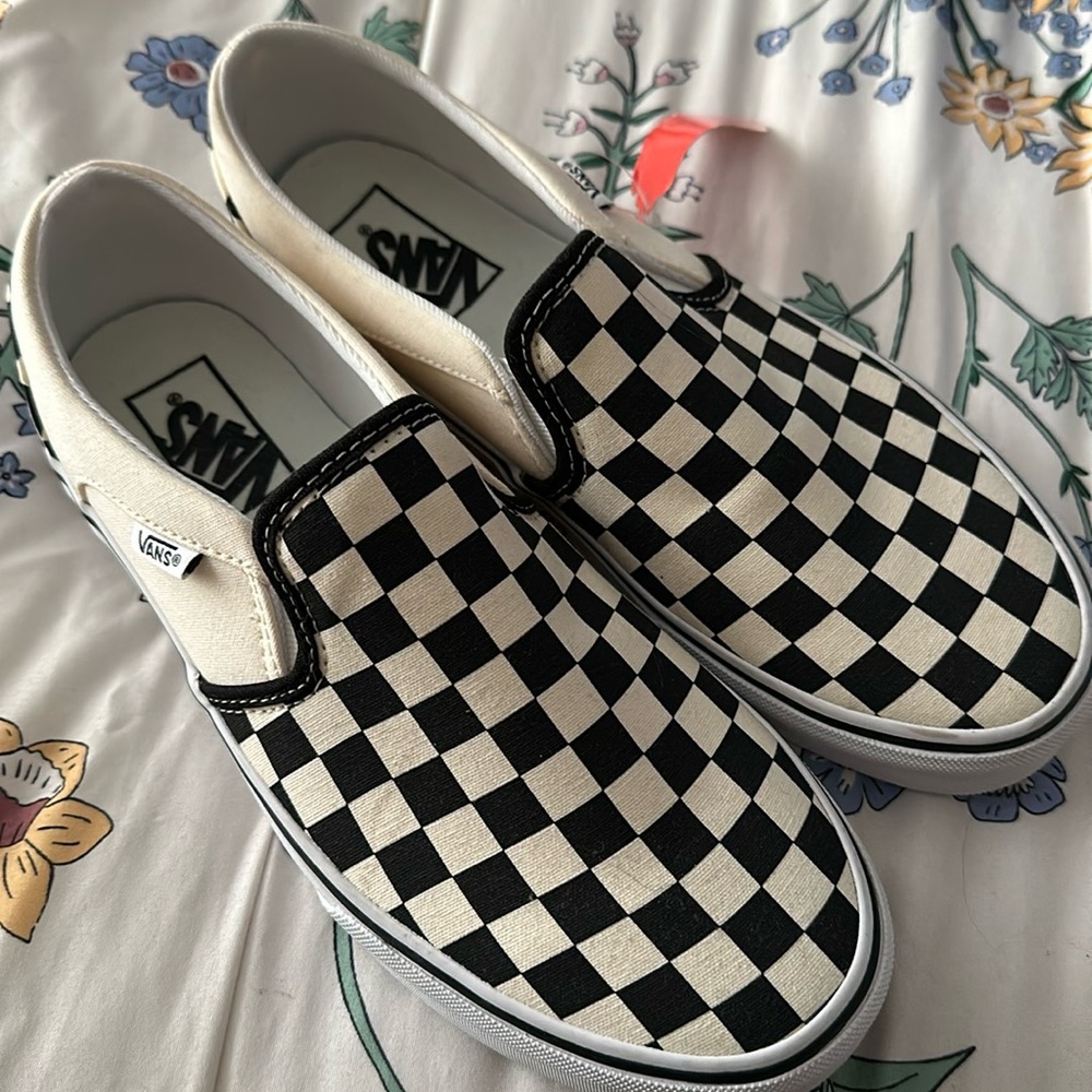 Woman’s Vans Checkered Slip On Sneaker Size 8